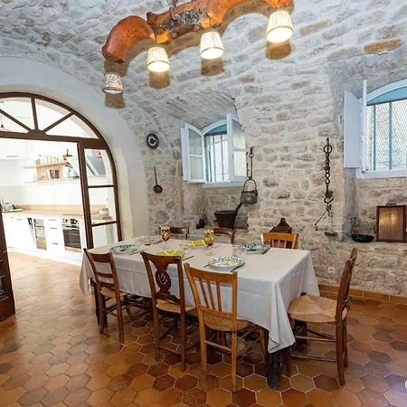 Le Chateau D 'aigueze *